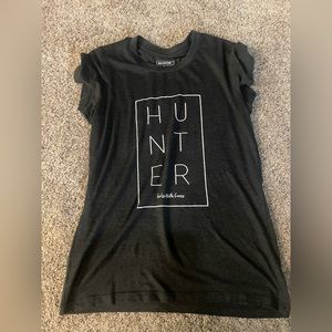 Women’s medium t-shirts (girls with guns),